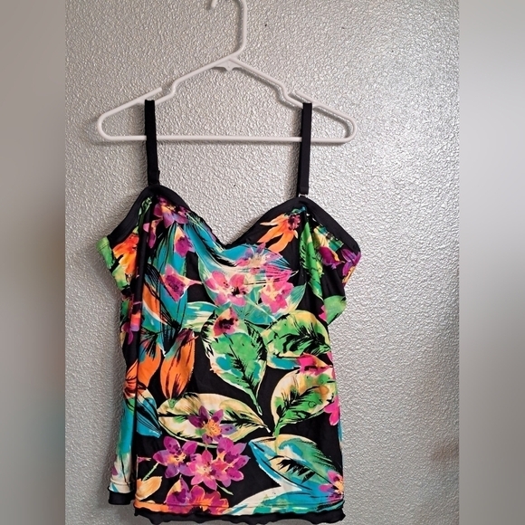Maxine Of Hollywood Floral Tankini Top.       Size 22 - Picture 1 of 4